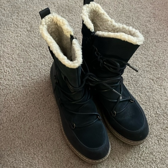 “White Mountain: Lace up Booties size 6” - Picture 1 of 7